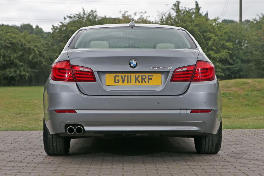  BMW 525d Sedan (F10) 2010 года  (UK) (фото 2 из 11)